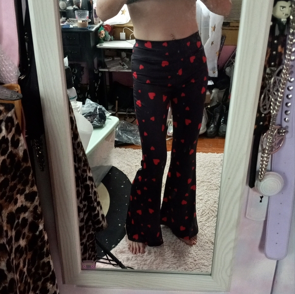 Silky heart print bellbottom pants! Stretchy legging kawaii style so cute! Nwot - Picture 6 of 6
